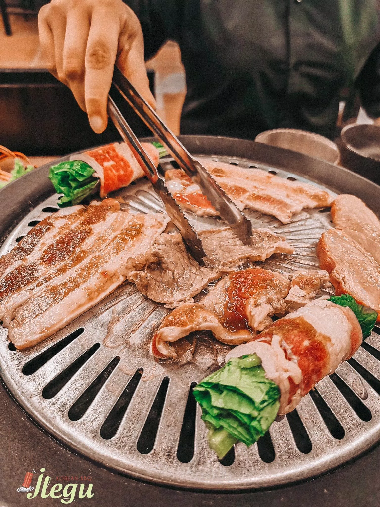 Các dẻ thịt nướng quấn rau (Nguồn: Internet) Các dẻ thịt nướng quấn rau (Nguồn: Internet)