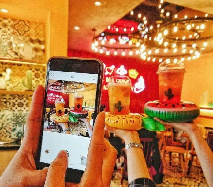 Katus Tea với sắc vàng chủ đạo (Ảnh Internet)