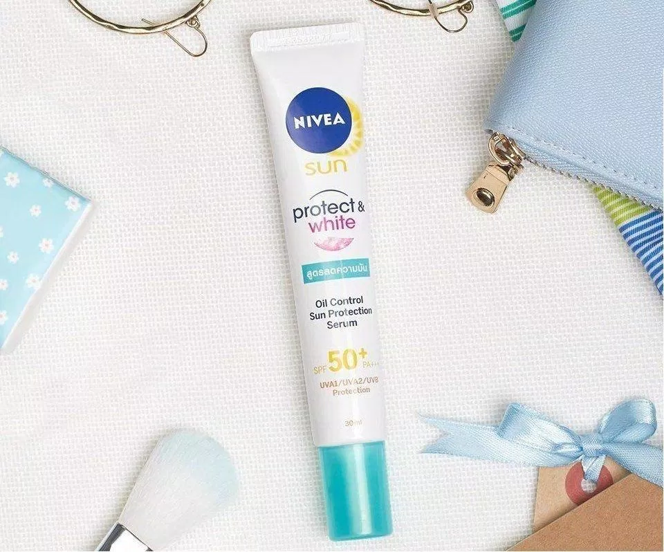 Kem chống nắng Nivea Protect And White Oil Control có khả năng kiềm dầu, giảm bóng nhờn trên da ( Nguồn: internet)