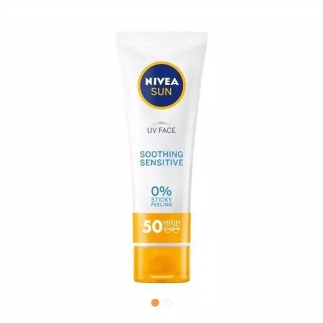 Kem chống nắng Nivea Sun Soothing Sensitive UV Face có kết cấu mỏng nhẹ không gây nặng mặt ( Nguồn: internet)