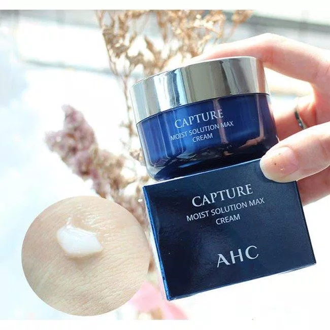 Kem dưỡng ẩm AHC Capture Moist Solution Max Cream với thành phần từ Hyaluronic Acid có tác dụng cấp ẩm mạnh mẽ trên da ( Nguồn: internet)