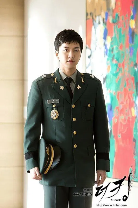 Lee Seung Gi trong trang phục hoàng gia (Nguồn: Internet) Lee Seung Gi trong trang phục hoàng gia (Nguồn: Internet)