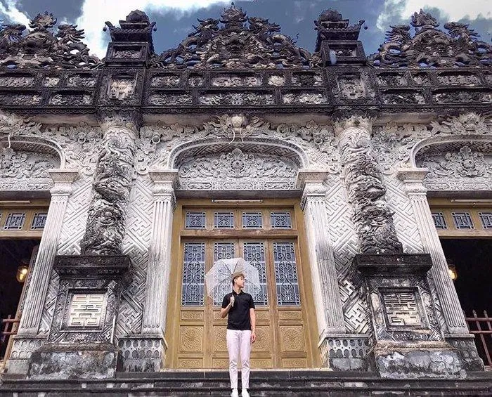 Lăng Khải Định là công trình kiến trúc nổi bật và sắc sảo nhất (Nguồn ảnh: Internet). Lăng Khải Định là công trình kiến trúc nổi bật và sắc sảo nhất (Nguồn ảnh: Internet).