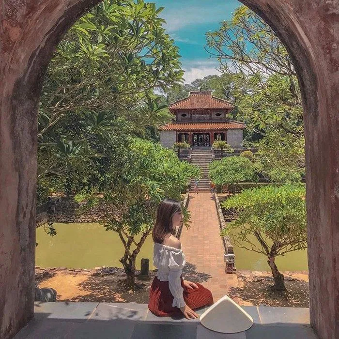 Lăng Minh Mạng tọa lạc ở một vị trí “đắc địa” (Nguồn ảnh: Internet). Lăng Minh Mạng tọa lạc ở một vị trí “đắc địa” (Nguồn ảnh: Internet).