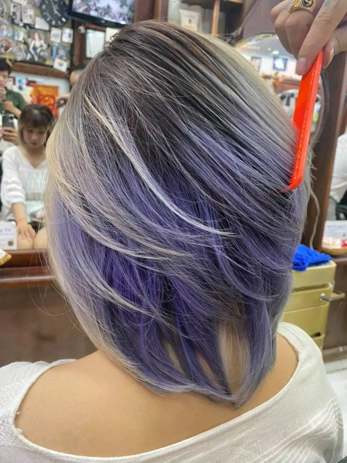 Một kiểu tóc ngắn cắt layer và nhuộm xanh khói của khách hàng tại Lãng Tử Hair Salon (Nguồn: Lãng Tử Hair Salon) Một kiểu tóc ngắn cắt layer và nhuộm xanh khói của khách hàng tại Lãng Tử Hair Salon (Nguồn: Lãng Tử Hair Salon)