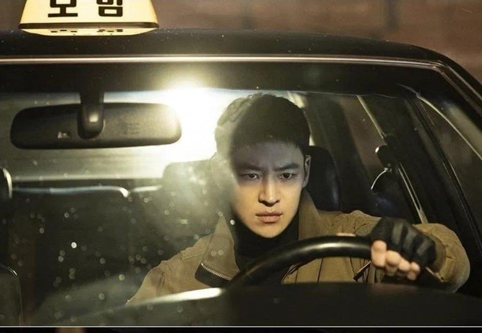 Lee Je Hoon với những pha hành động mãn nhãn (Ảnh: internet)