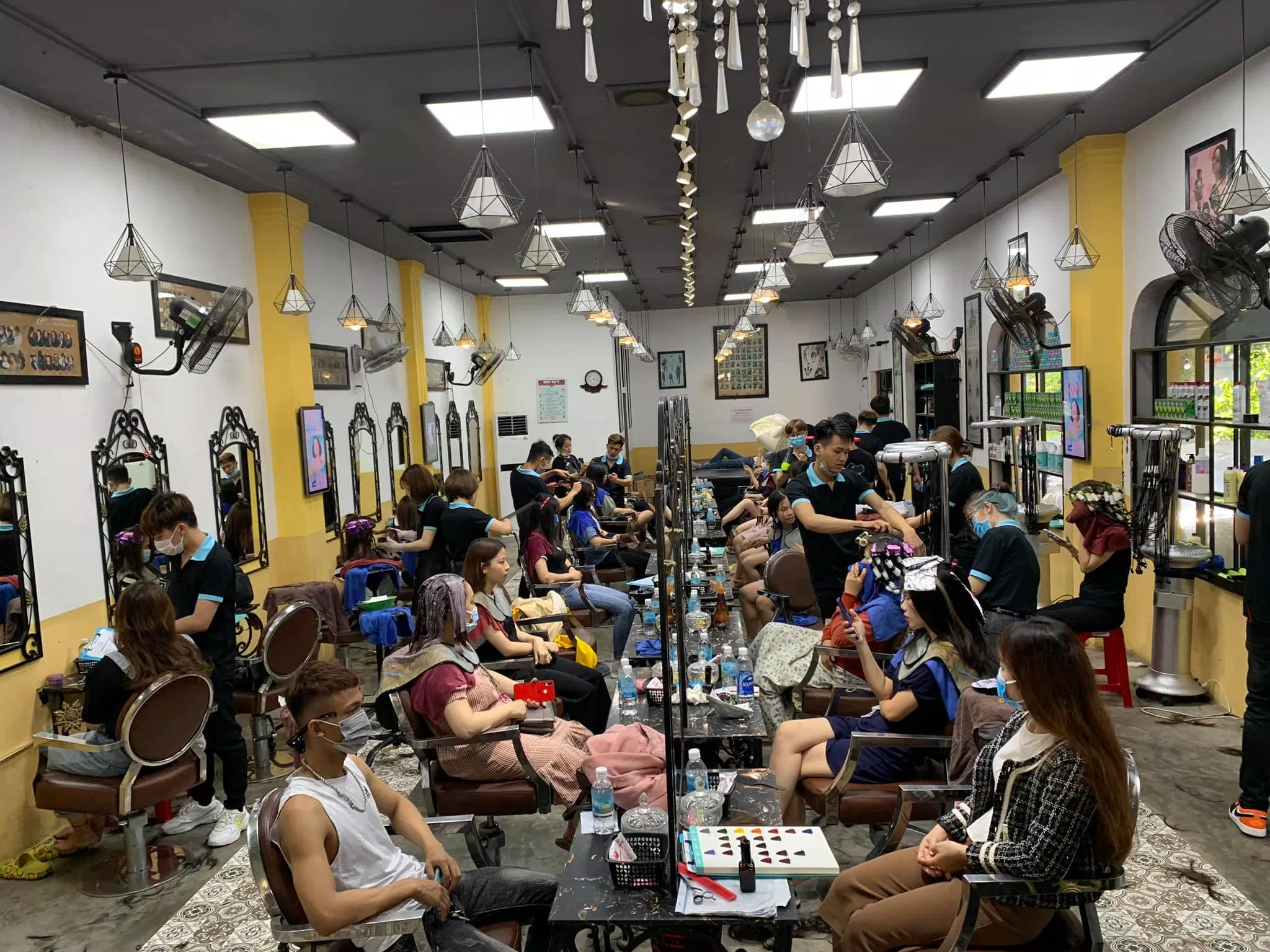 Không gian của Líp Hair Studio khá rộng rãi (Nguồn: Internet)