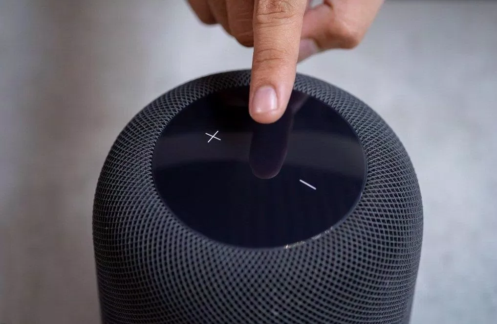 Điều khiển loa HomePod thông qua mặt cảm ứng bên trên (Ảnh: Internet).