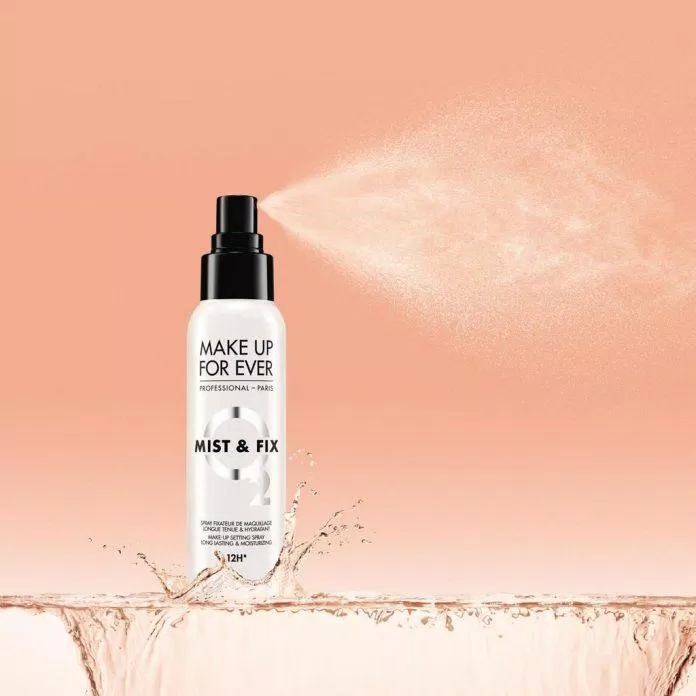 Xịt khóa makeup kiềm dầu dạng lì Make Up For Ever Mist & Fix Make Up Setting Spray (ảnh: internet)