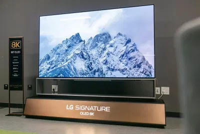 Tivi OLED 8K 88 inch của LG có giá khoảng 30.000 USD (Ảnh: Internet). Tivi OLED 8K 88 inch của LG có giá khoảng 30.000 USD (Ảnh: Internet).