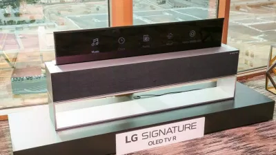 Tivi OLED có thể cuộn lại (Ảnh: Internet). Tivi OLED có thể cuộn lại (Ảnh: Internet).
