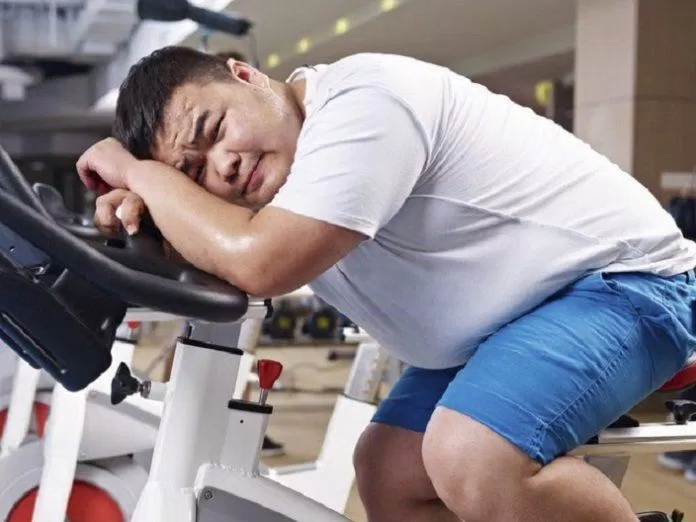 Tập trong nhà sẽ không lo bị ai nhận xét gì nhé! (Ảnh: Internet).