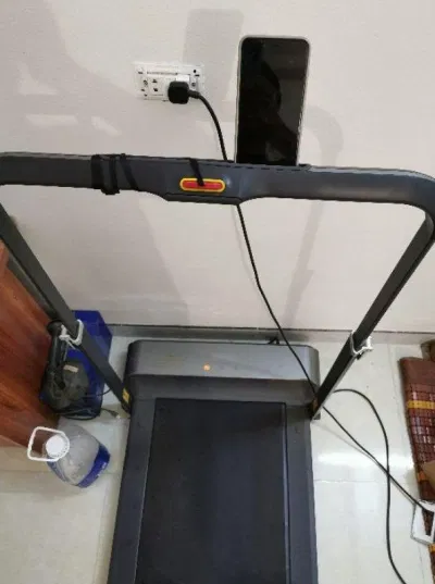 Kết nối máy chạy bộ với điện thoại để dễ điều khiển và theo dõi hơn (Ảnh: Internet). Kết nối máy chạy bộ với điện thoại để dễ điều khiển và theo dõi hơn (Ảnh: Internet).