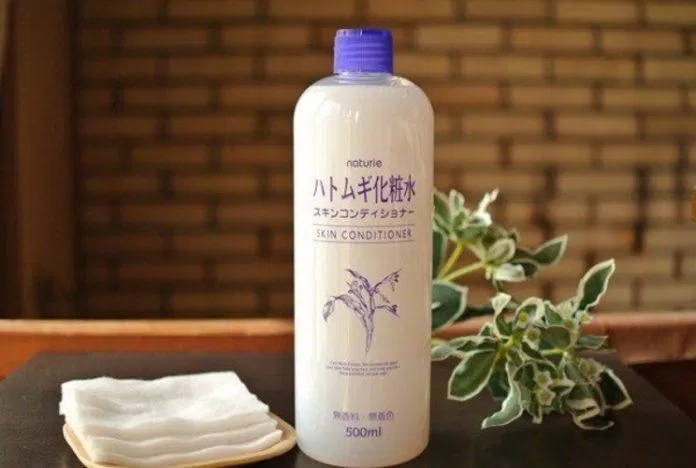 Naturie Hatomugi Skin Conditioner nổi bật với chiết xuất từ ý dĩ giàu dưỡng chất, thân thiện với làn da và môi trường (ảnh: internet)
