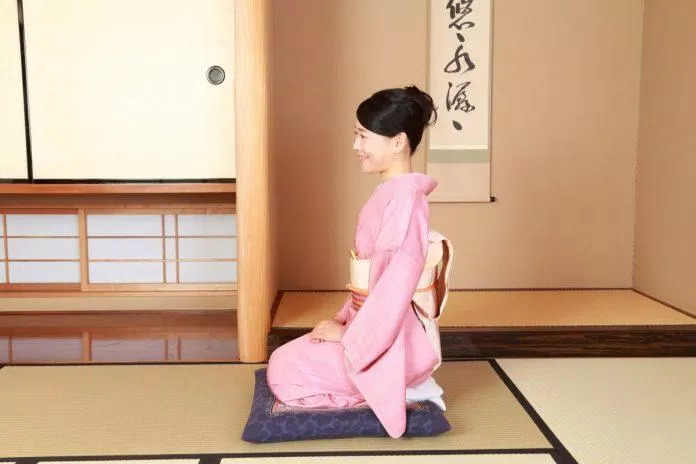 Kiểu ngồi quỳ gối truyền thống của người Nhật (Ảnh: Internet).