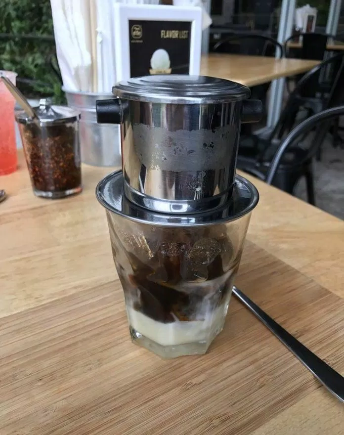 Cà phê phin nhỏ giọt ở nhà hàng Muine (Ảnh: Internet).