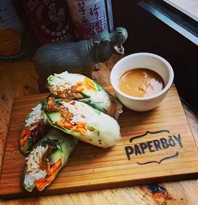 Bánh tráng cuốn rất to tại nhà hàng Paperboy Kitchen (Ảnh: Internet). Bánh tráng cuốn rất to tại nhà hàng Paperboy Kitchen (Ảnh: Internet).