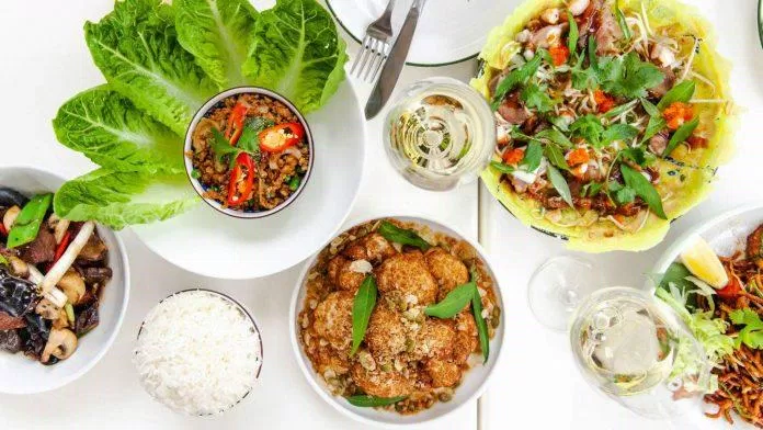 Những món ăn thịnh soạn của LUHO được bày trong đĩa lớn (Ảnh: Internet). Những món ăn thịnh soạn của LUHO được bày trong đĩa lớn (Ảnh: Internet).