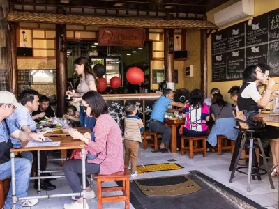 Phong cách ăn uống bình dân tại VN Street Foods (Ảnh: Internet). Phong cách ăn uống bình dân tại VN Street Foods (Ảnh: Internet).