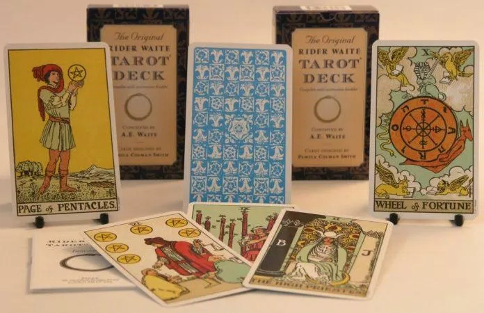 Rider Waite Smith Tarot 1 bộ bài phổ biến trên toàn thế giới