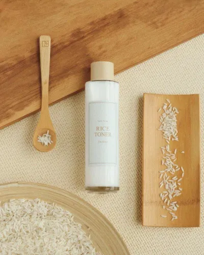 Top 10 toner dành cho da khô tốt mà bạn không nên bỏ lỡ Acid Citric Allantoin Aloe Barbadensis Leaf Extract Chiết xuất nha đam Arctium Lappa Root Extract Chiết xuất rễ cây ngu bàng Benincasa Cerifera Fruit Extract Chiết xuất bí đao beta glucan Betaine Bí đao Butylene glycol Calendula Calendula Officinalis Flower Water Nước hoa cúc Camellia Sinensis Leaf Extract (chiết xuất trà xanh) Camellia Sinensis Leaf Water Nước lá trà xanh cân bằng da cấp ẩm Centella Asiatica Centella Asiatica Extract chiết xuất rau má chống oxy hóa Citrus Grandis Grapefruit Seed Extract Chiết xuất từ hạt bưởi chùm Cocoon Winter Melon Toner Cocos Nucifera Coconut Water Coix Lacryma Jobi Seed Extract Chiết xuất hạt ỹ dĩ công dụng da khô dưỡng ẩm dưỡng ẩm da dưỡng ẩm sâu glycerin Hedera Helix Ivy Extrac Chiết xuất dây thường xuân hoa hồng không cồn Kiehls Calendula Herbal Extract Alcohol-Free Toner Klairs Daily Skin Hydrating Water Klairs Supple Preparation Facial Toner làm mềm da Làm sạch dịu nhẹ lành tính Mamonde Mamonde Rose Water Toner Muji Muji Light Toning Water Muji Light Toning Water High Moisture Naturie Naturie Hatomugi Skin Conditioner Nelumbo Nucifera Flower Extract Chiết xuất từ hoa sen hồng nước hoa nước hoa hồng nước hoa hồng cấp ẩm nước hoa hồng không cồn nước hoa hồng trị mụn Panthenol Polyquaternium 51 Portulaca Oleracea Extract chiết xuất rau sam Prunus Mume Fruit Extract Chiết xuất từ quả mận mơ Rose Extract Chiết xuất hoa hồng Salvia Hispanica Seed Extract Chiết xuất hạt chia se khít lỗ chân lông Skin1004 Madagascar Centella Skin1004 Madagascar Centella Asiatica Toning Toner Skin1004 Madagascar Centella Hyalu Cica Brightening Toner Sodium Hyaluronate thành phần toner dành cho da khô Top 10 trị mụn