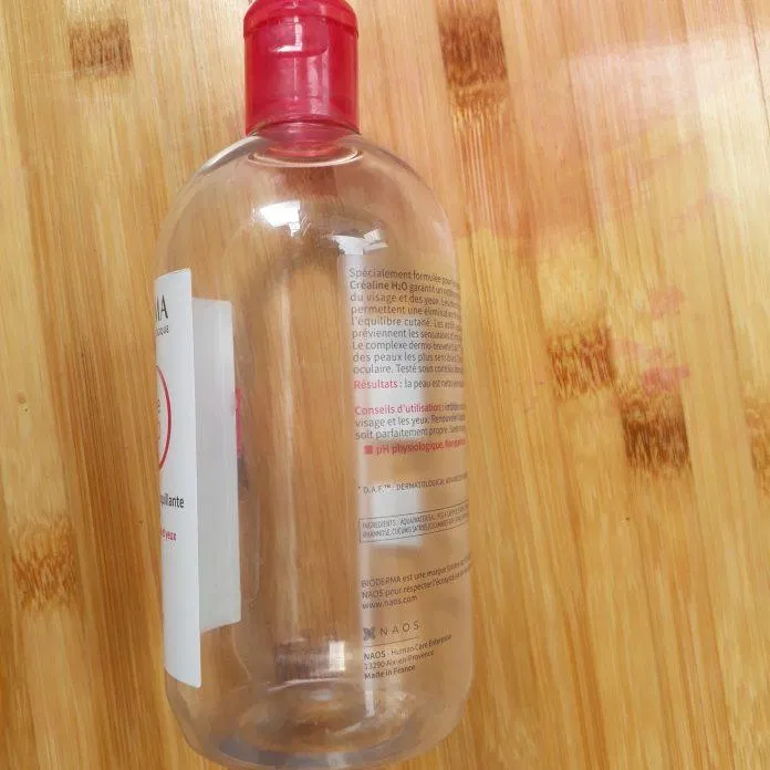 Điểm cộng cho sản phẩm là tẩy trang rất nhanh sạch, tiện lợi (ảnh: BlogAnChoi).