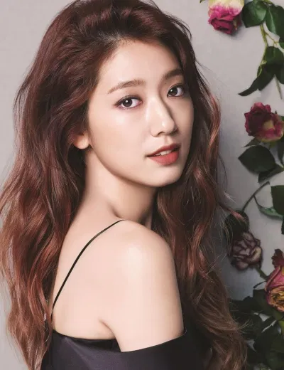 Park Shin Hye có nhóm bạn ấn tượng do tính cách hướng ngoại của mình. (Nguồn: Internet)