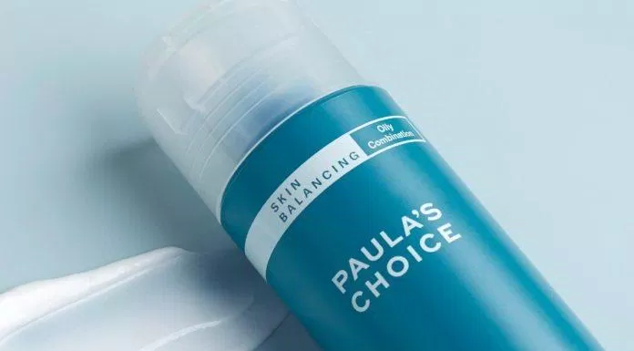 Paula’s Choice Skin Balancing Oil-Reducing Cleanser có chất kem lỏng màu trắng mịn màng, không gây nhờn rít khi sử dụng (Nguồn: Internet)