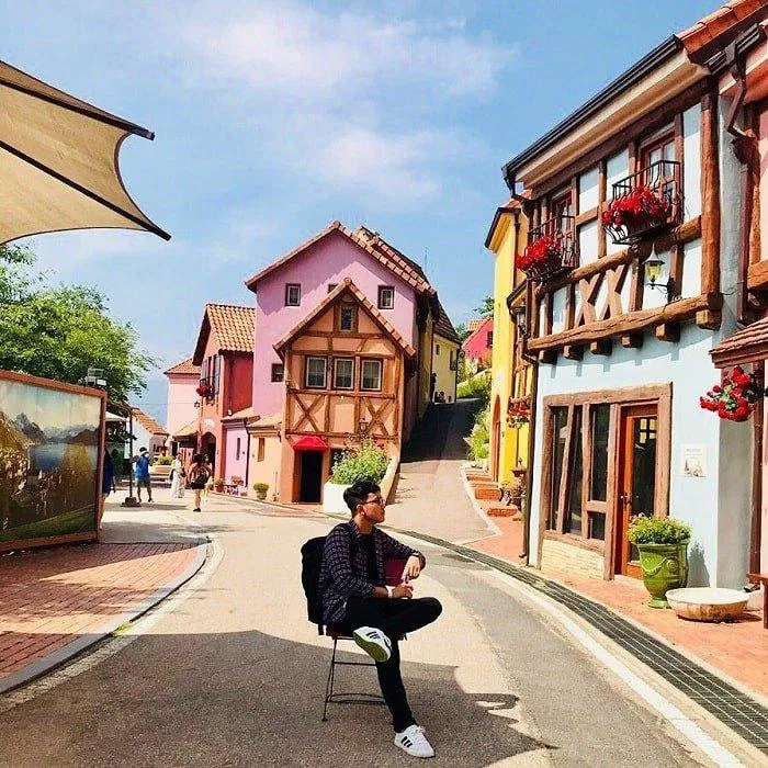 Petite France mở cửa quanh năm, giúp giấc mơ khám phá châu Âu của du khách thành hiện thực (Nguồn ảnh: Internet)