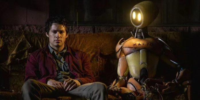 Joel bên cạnh chú robot ( Ảnh: Internet )