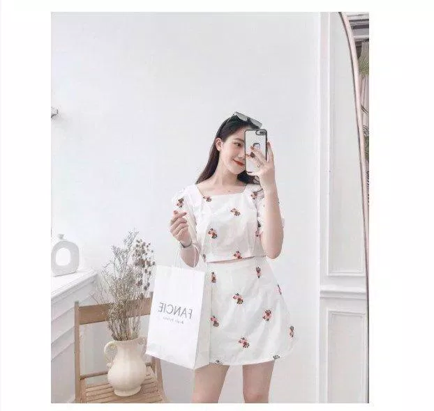 Thử ngay set đồ cùng họa tiết (Nguồn: Internet) Thử ngay set đồ cùng họa tiết (Nguồn: Internet)