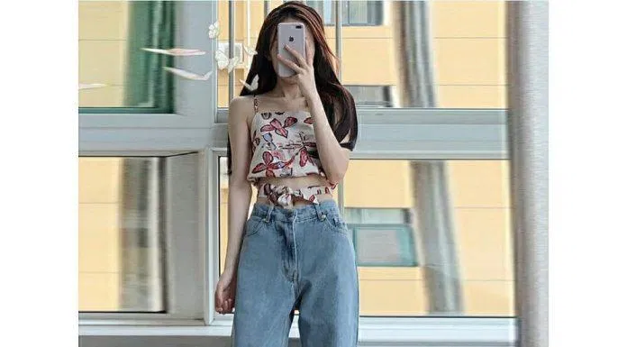 Áo hai dây có phần buộc eo xinh xỉu (Nguồn: Internet) Áo hai dây có phần buộc eo xinh xỉu (Nguồn: Internet)