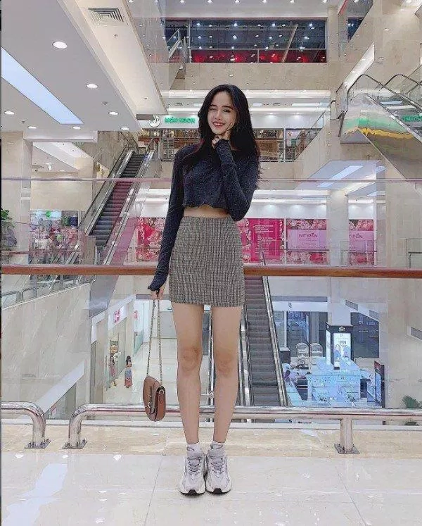 Đáng yêu hơn với họa tiết caro trên váy (Nguồn: Internet) Đáng yêu hơn với họa tiết caro trên váy (Nguồn: Internet)