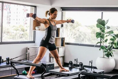 Pilates có rất nhiều động tác khác nhau với máy (Ảnh: Internet). Pilates có rất nhiều động tác khác nhau với máy (Ảnh: Internet).