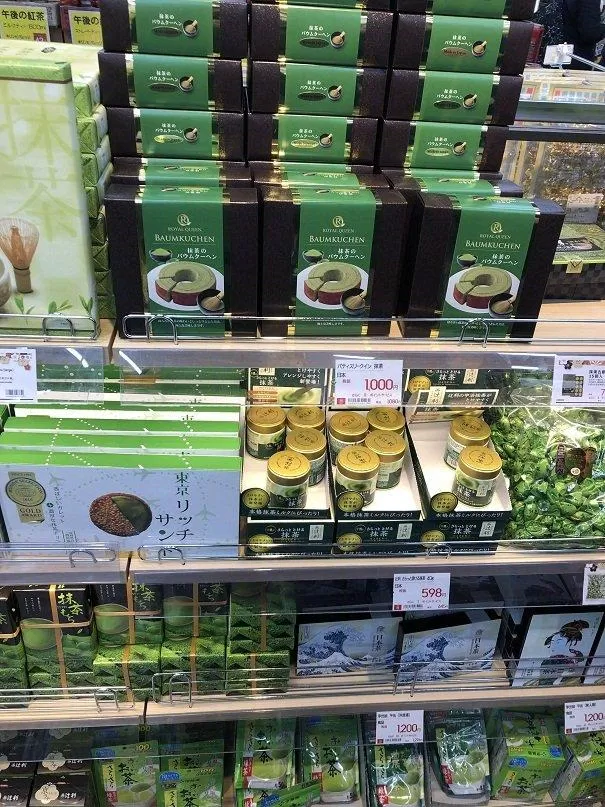 Rất nhiều sản phẩm từ trà được bày bán tại tokyo (ảnh: internet).