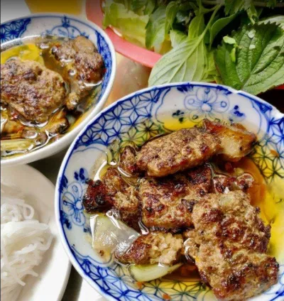 Đồ ăn tại Bún Chả Ánh Hồng Hà Nội (Nguồn: Internet) Đồ ăn tại Bún Chả Ánh Hồng Hà Nội (Nguồn: Internet)