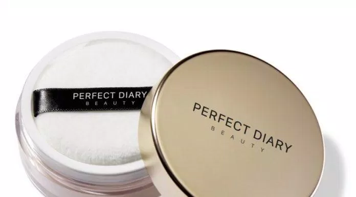 Phấn phủ Perfect Diary PerfectStay có thiết kế nhỏ gọn kèm bông mút tiện lợi (Nguồn: Internet)