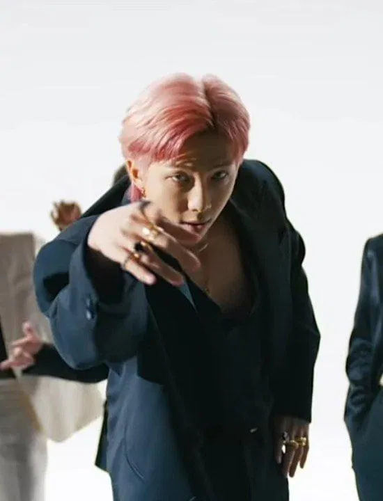 Vượt xa hit Dynamite, MV comeback Butter của BTS liên tiếp thiết lập những kỷ lục khủng BTS comeback BTS comeback với Butter BTS comeback với single tiếng Anh BTS comeback với single tiếng Anh Butter Butter butter và dynamite Butter xô đổ thành tích Dynamite dynamite kỷ lục Single butter trở lại