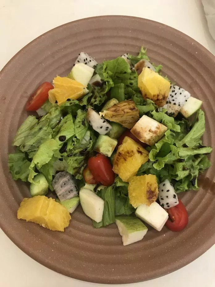 Salad trái cây nhiệt đới chua chua giúp cân bằng vị giác (Nguồn:: xuandiem1012)