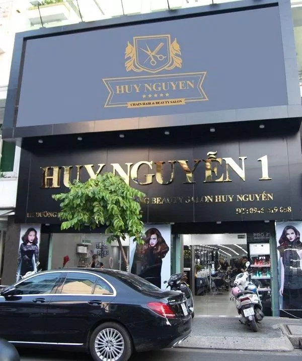 Beauty Salon Huy Nguyễn nhìn từ bên ngoài (ảnh: Internet)