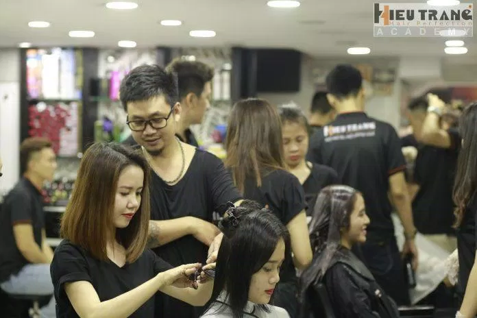 Salon tóc Hiếu Trang được thành lập từ đầu những năm 2000 với anh Hiếu người đứng đầu salon (Ảnh: Internet)