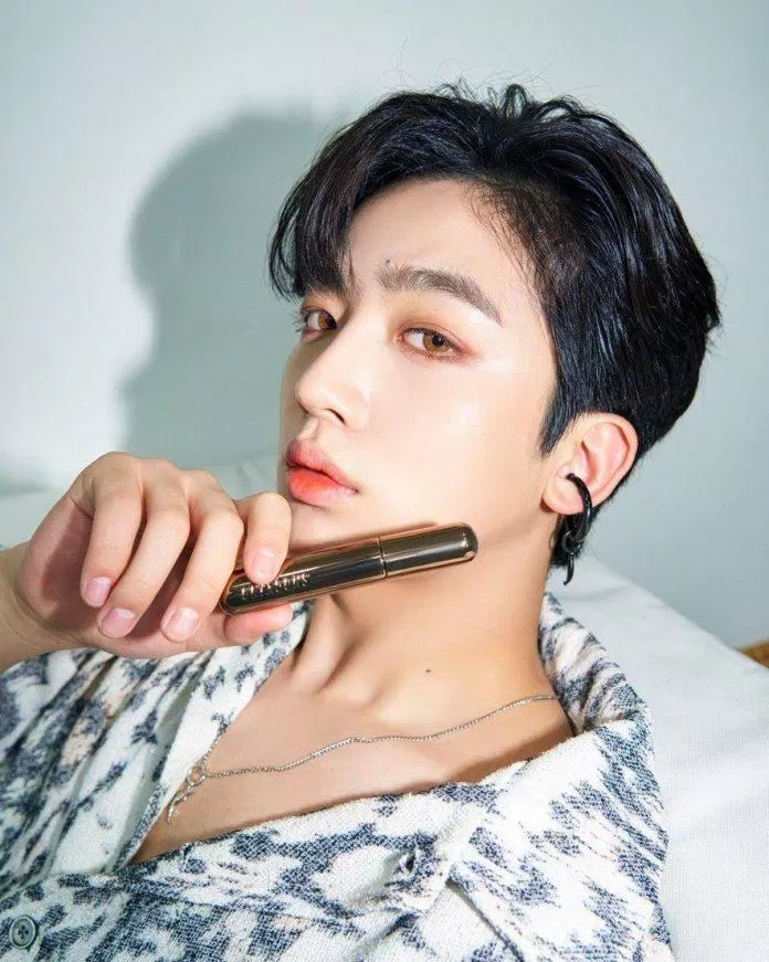 Kim Yohan sinh ngày 22 tháng 9 năm 1999, đảm nhận vai trò lead dancer, lead vocal và sub rapper của boygroup WEi. (Nguồn: Internet) Kim Yohan sinh ngày 22 tháng 9 năm 1999, đảm nhận vai trò lead dancer, lead vocal và sub rapper của boygroup WEi. (Nguồn: Internet)