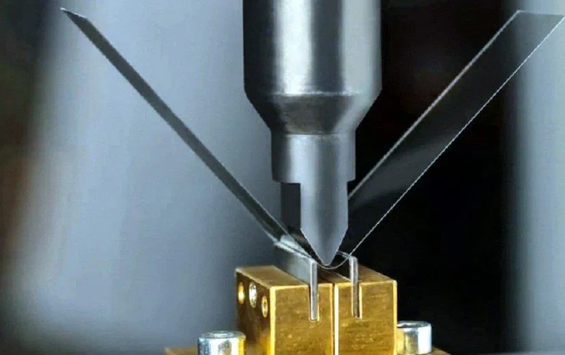 Kính Ultra Thin Glass cũng là "độc chiêu" của Samsung mà BOE chưa thể sánh được (Ảnh: Internet). Kính Ultra Thin Glass cũng là "độc chiêu" của Samsung mà BOE chưa thể sánh được (Ảnh: Internet).