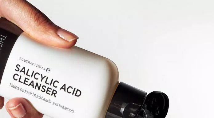 Sữa rửa mặt trị mụn The Inkey List Salicylic Acid Cleanser có kết cấu dạng gel trong suốt (Nguồn: Internet)