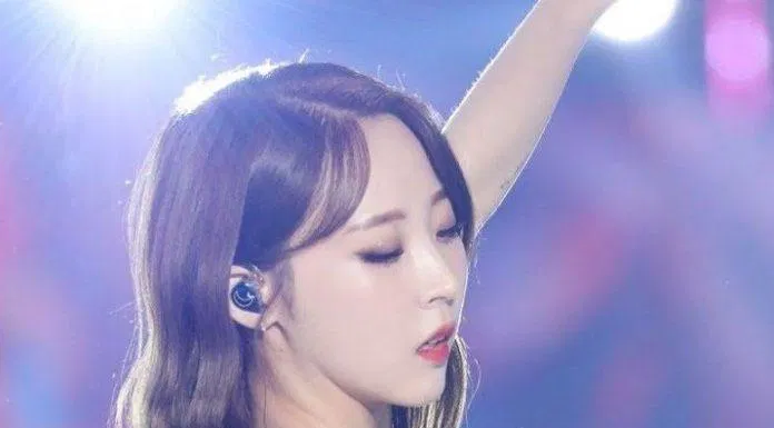 Moonbyul (MAMAMOO) là một trong những thần tượng KPOP hiếm hoi sở hữu hình xăm trên cơ thể. (Nguồn: Internet) Moonbyul (MAMAMOO) là một trong những thần tượng KPOP hiếm hoi sở hữu hình xăm trên cơ thể. (Nguồn: Internet)