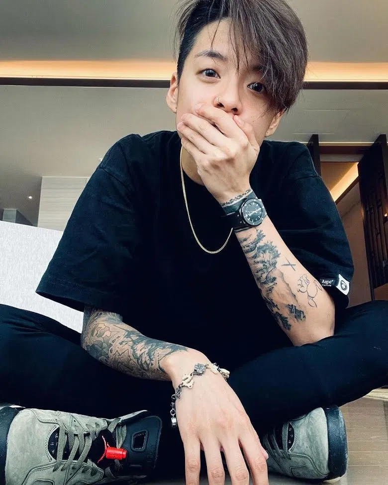 Amber Liu (f(x)) là một trong những thần tượng KPOP hiếm hoi sở hữu hình xăm trên cơ thể. (Nguồn: Internet) Amber Liu (f(x)) là một trong những thần tượng KPOP hiếm hoi sở hữu hình xăm trên cơ thể. (Nguồn: Internet)