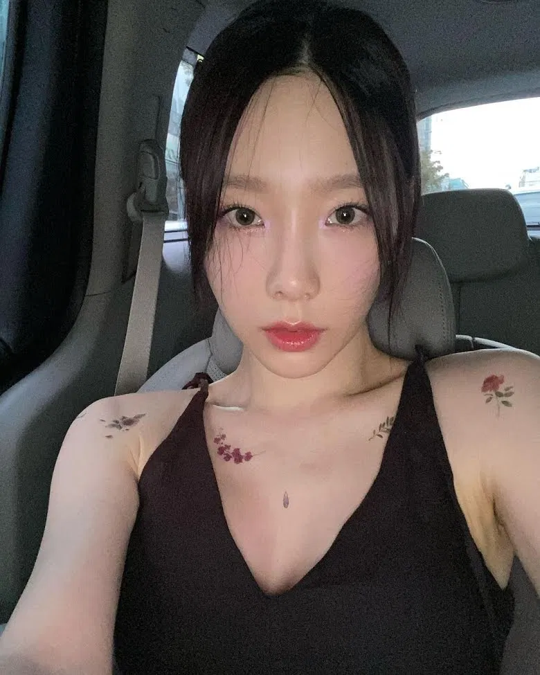 Taeyeon (SNSD) là một trong những thần tượng KPOP hiếm hoi sở hữu hình xăm trên cơ thể. (Nguồn: Internet) Taeyeon (SNSD) là một trong những thần tượng KPOP hiếm hoi sở hữu hình xăm trên cơ thể. (Nguồn: Internet)