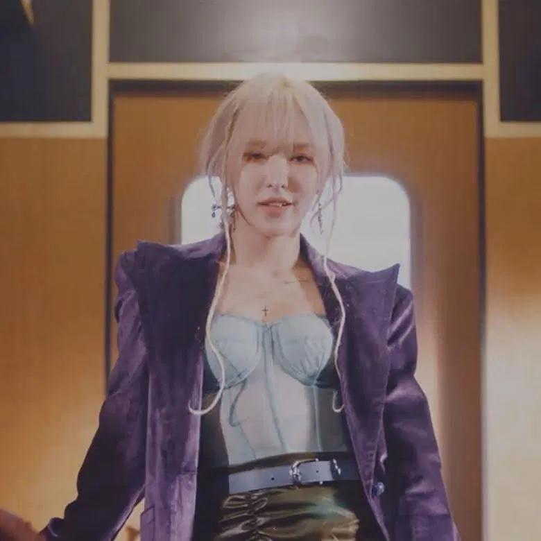 Wendy (Red Velvet) là một trong những thần tượng KPOP hiếm hoi sở hữu hình xăm trên cơ thể. (Nguồn: Internet) Wendy (Red Velvet) là một trong những thần tượng KPOP hiếm hoi sở hữu hình xăm trên cơ thể. (Nguồn: Internet)