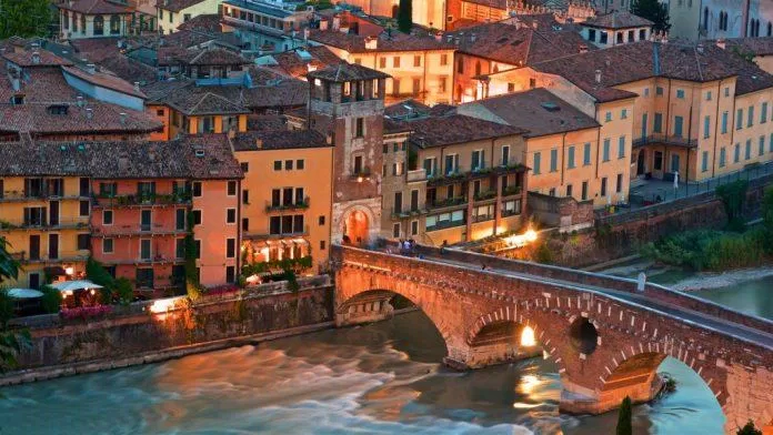 Thành phố xinh đẹp Verona (Ảnh: Internet).