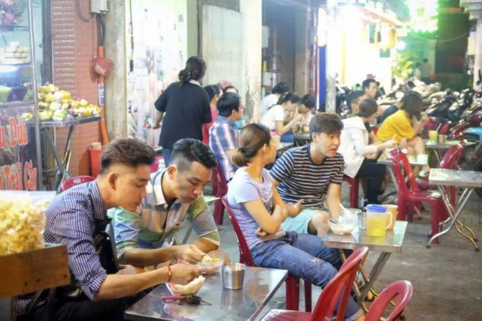 Sinh tố 167 Thành Thái lúc nào cũng tấp nập khách ra vào (ảnh: internet)